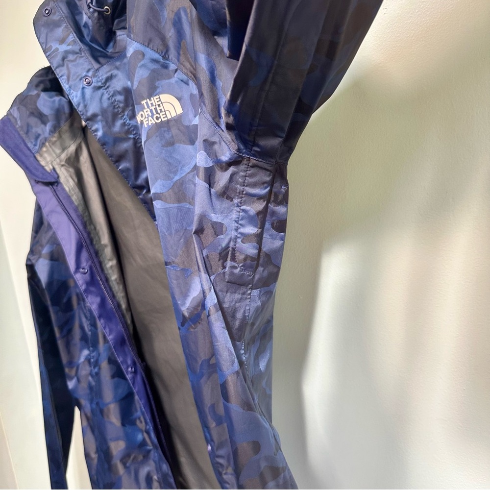 North Face Waterproof Dryvent blue camo wind breaker rain jacket, size small - Picture 6 of 12